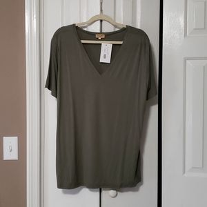 NWT Olive Piko 1988 V Neck Classic T XL